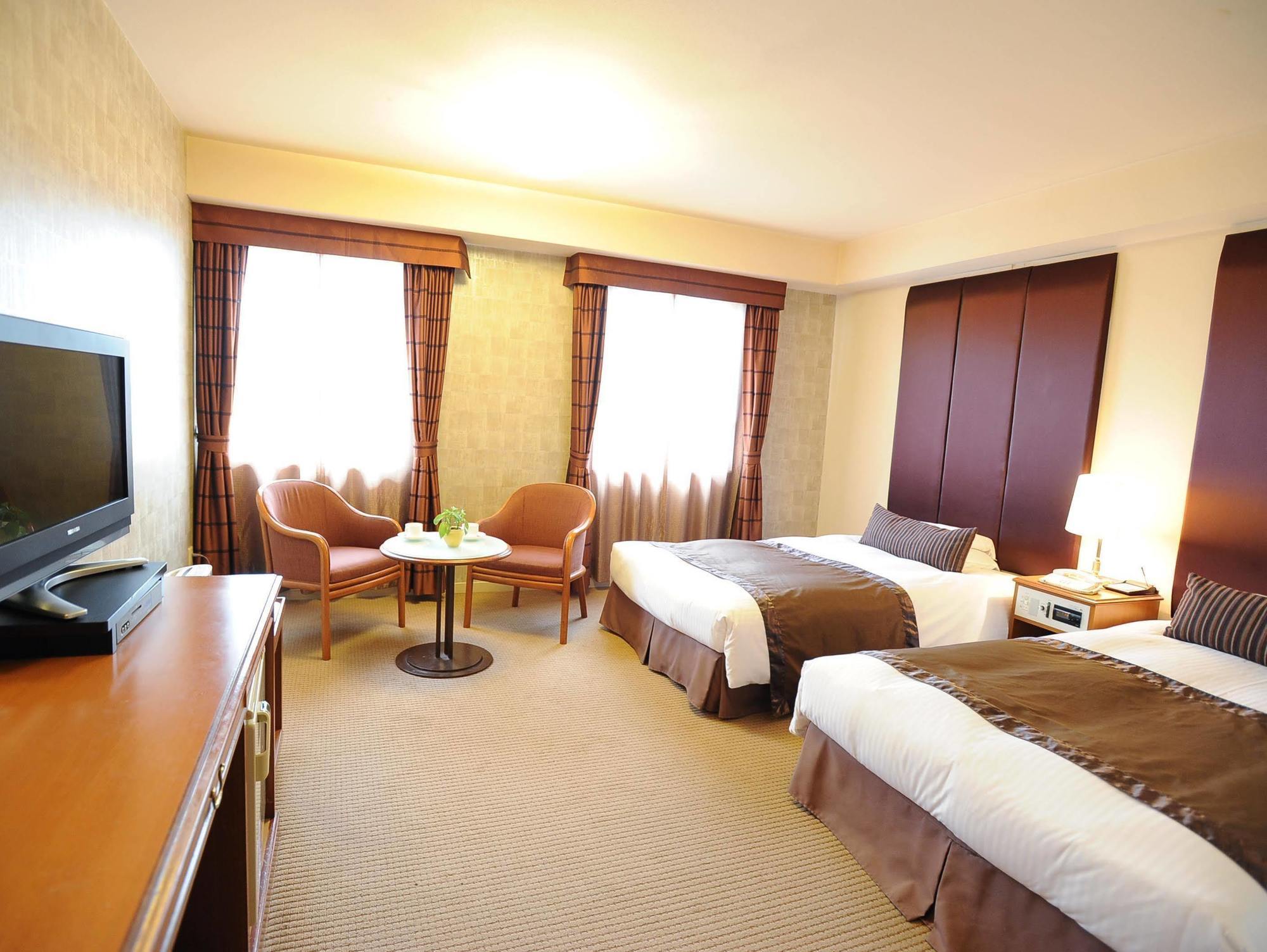 Hotel Yokohama Garden Екстериор снимка