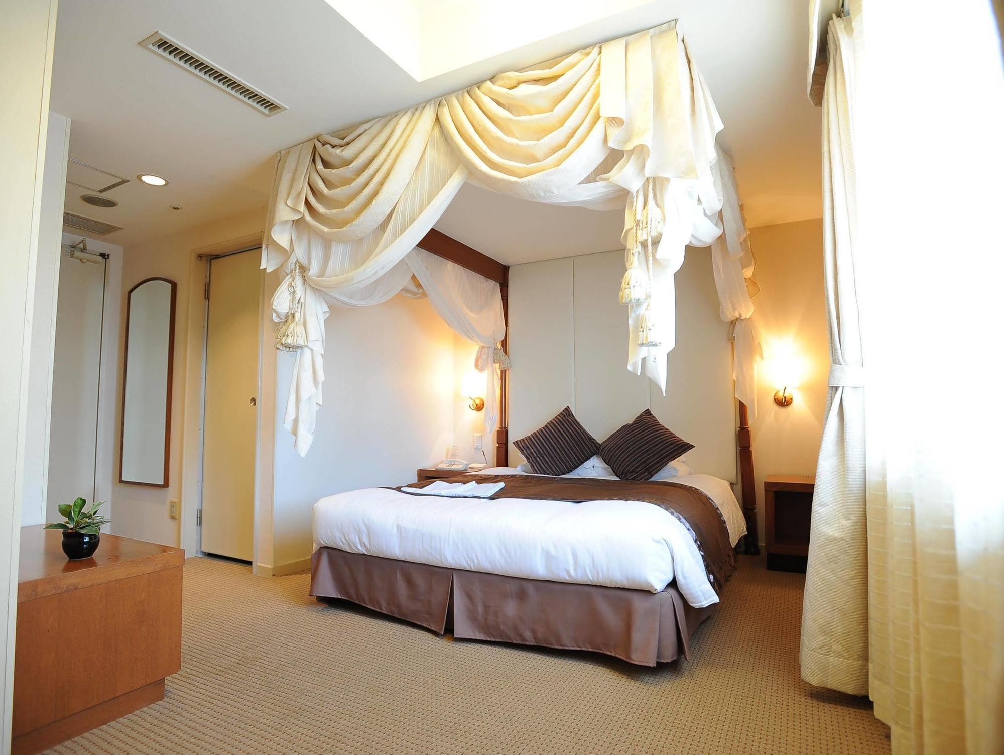 Hotel Yokohama Garden Екстериор снимка