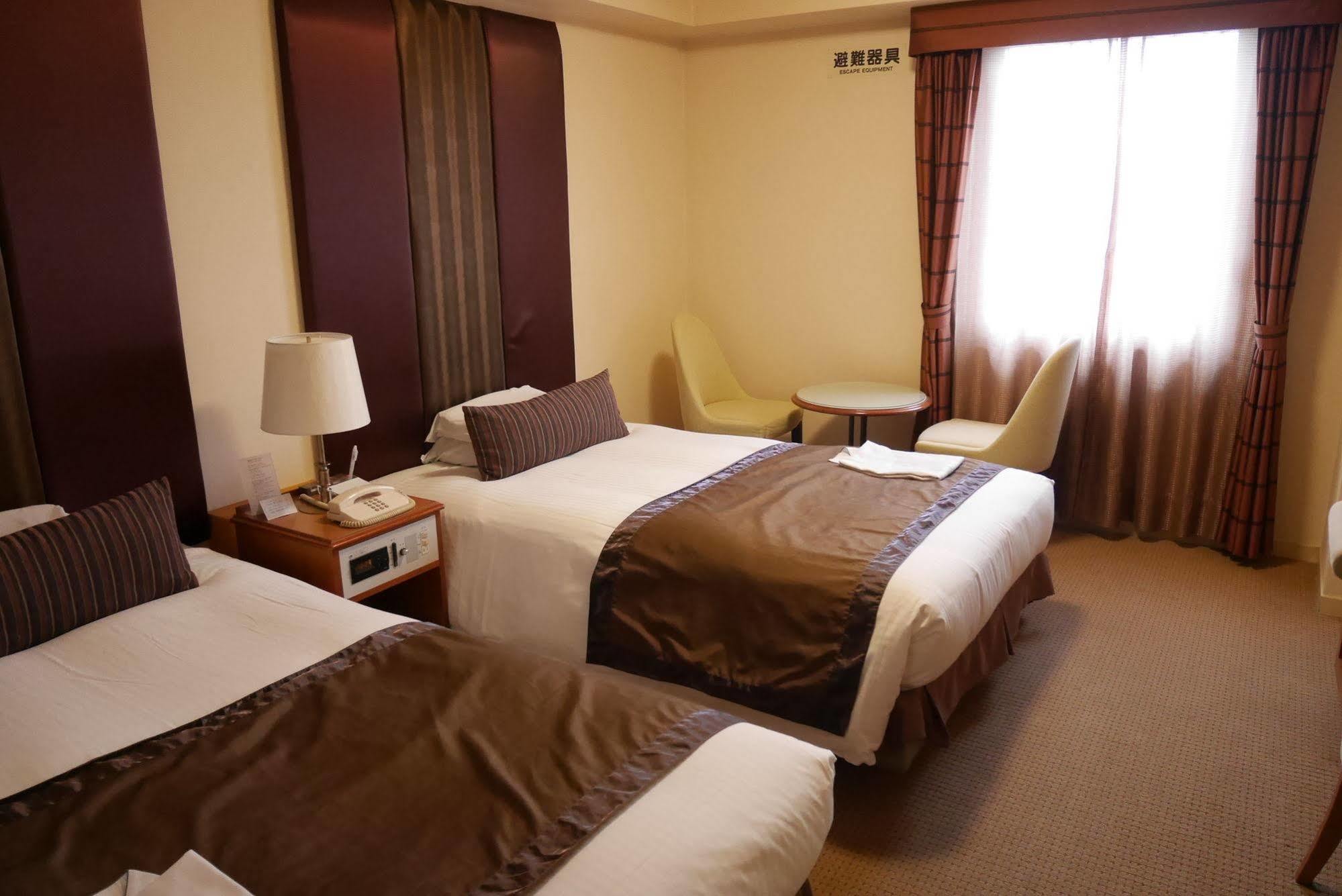 Hotel Yokohama Garden Екстериор снимка