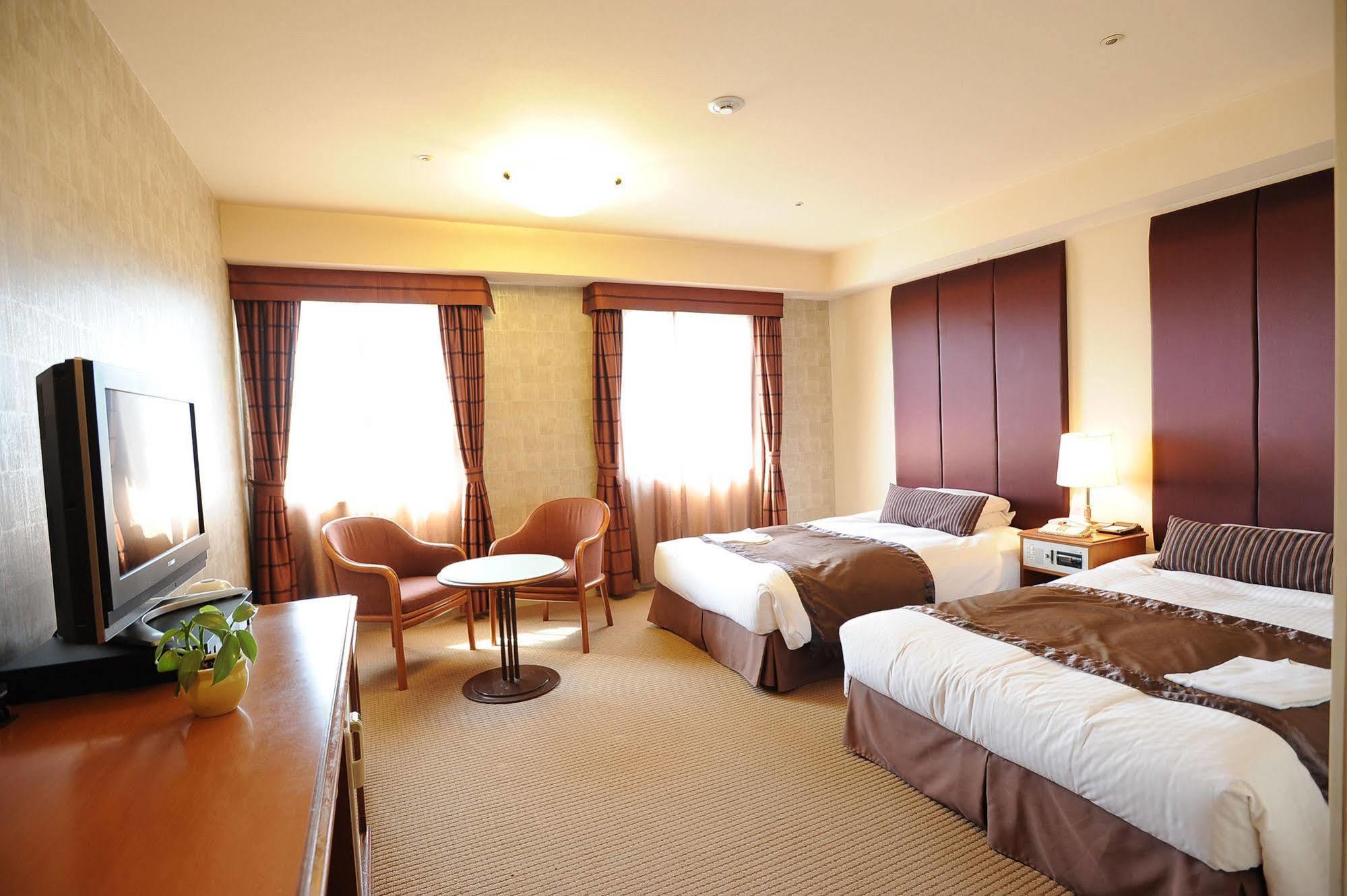 Hotel Yokohama Garden Екстериор снимка