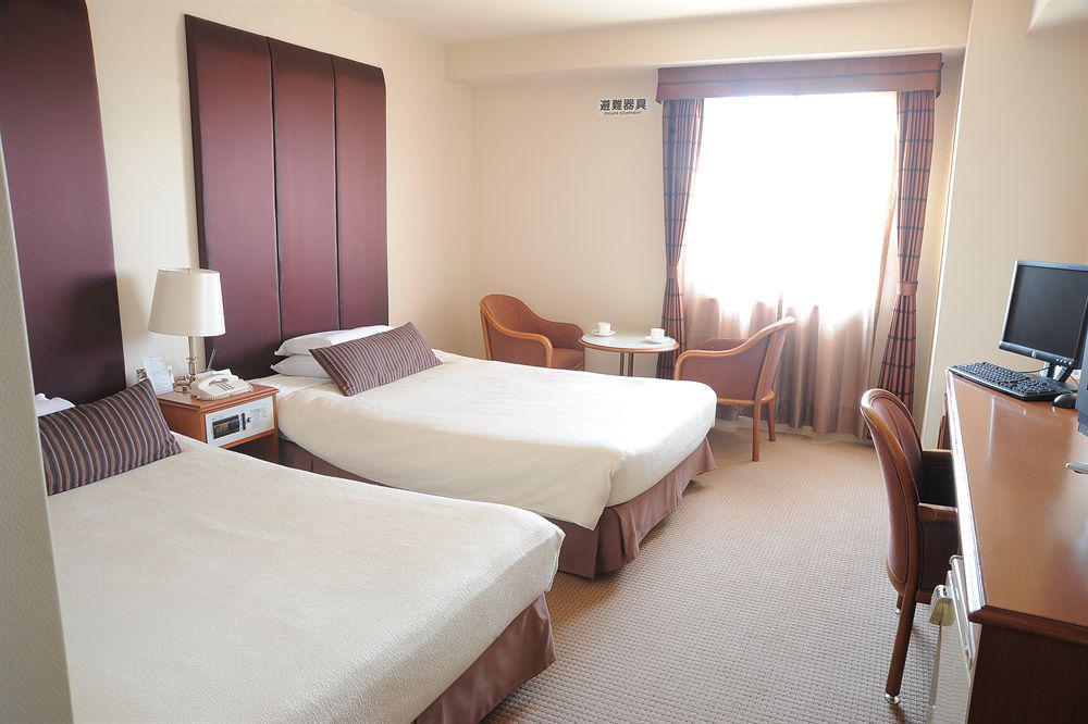 Hotel Yokohama Garden Екстериор снимка