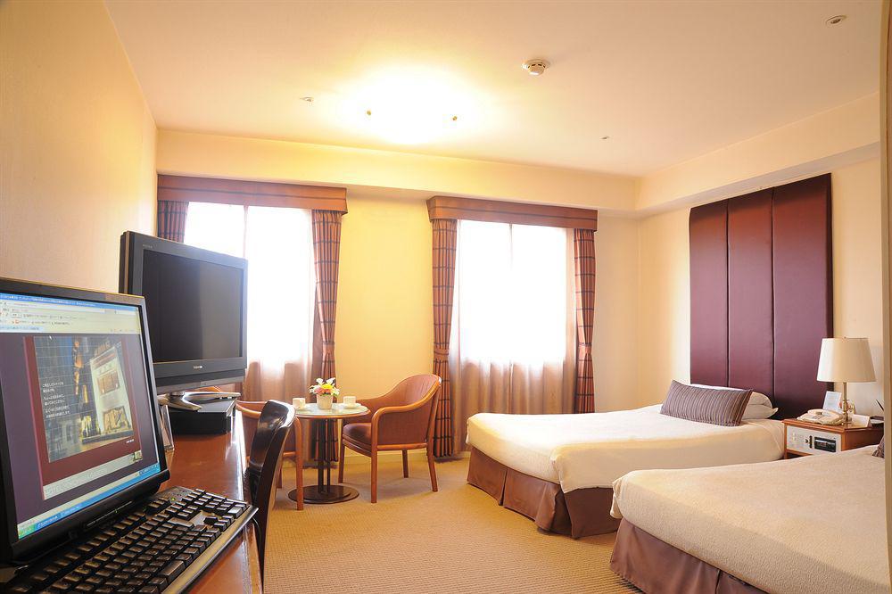 Hotel Yokohama Garden Екстериор снимка